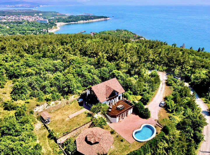 Дом 225 м² на участке 2,25 га