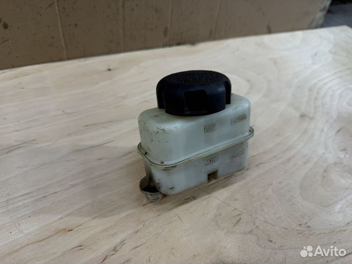 Бачок тормозного цилиндра Hyundai Sonata 5