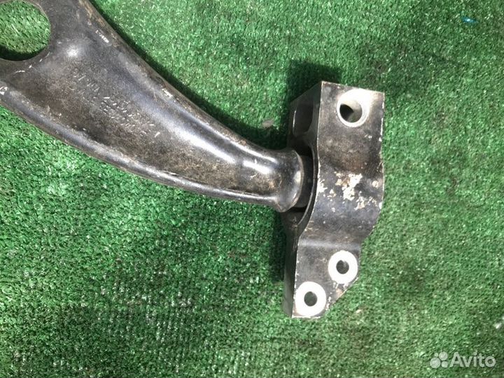 Рычаг подвески передний Volkswagen Passat B6 CDA