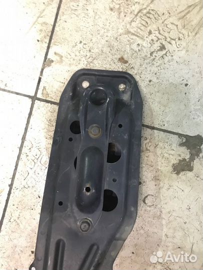 Балка продольная лев. перед. Toyota