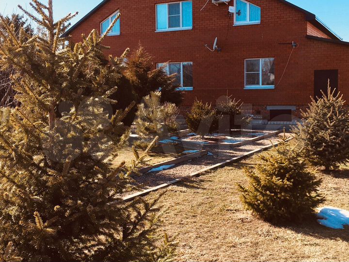 Коттедж 200 м² на участке 14 сот.