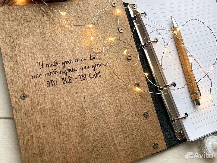 Блокнот из дерева и кожи