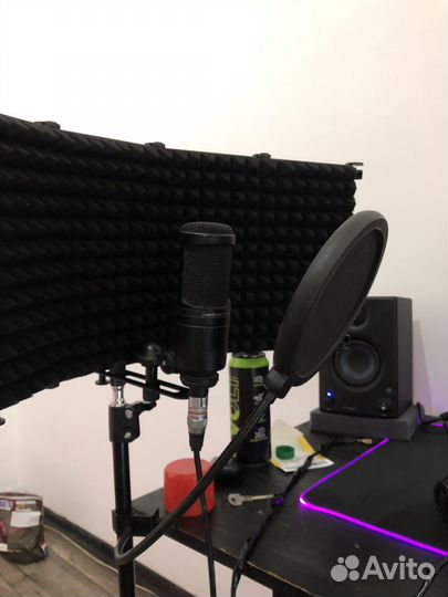 Студийный микрофон audio technica AT2020