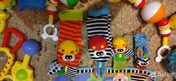 Развивающие игрушки для малышей пакетом до года