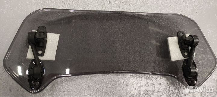 Щиток на ветровое стекло