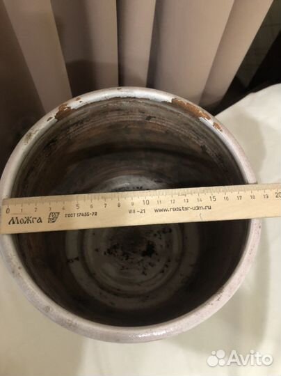 Глиняный горшок для цветов