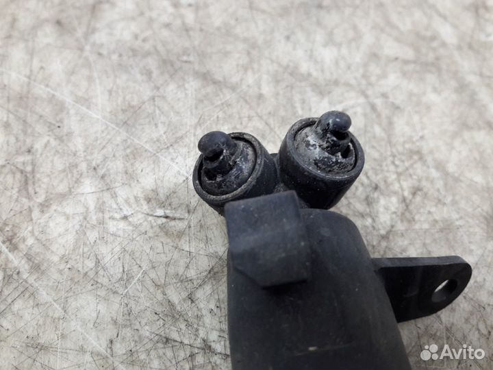 Форсунка омывателя фар правая Mercedes W211