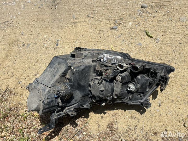 Правая фара Nissan fuga