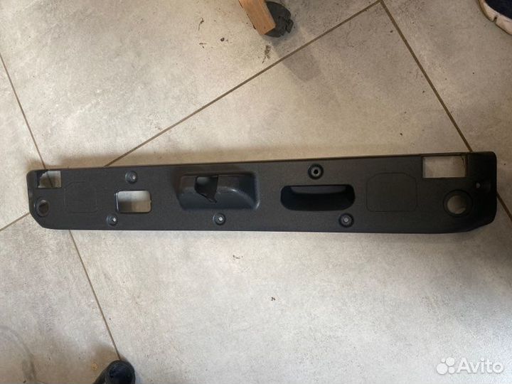 Обшивка крышки багажника Mercedes-Benz Cl-Class