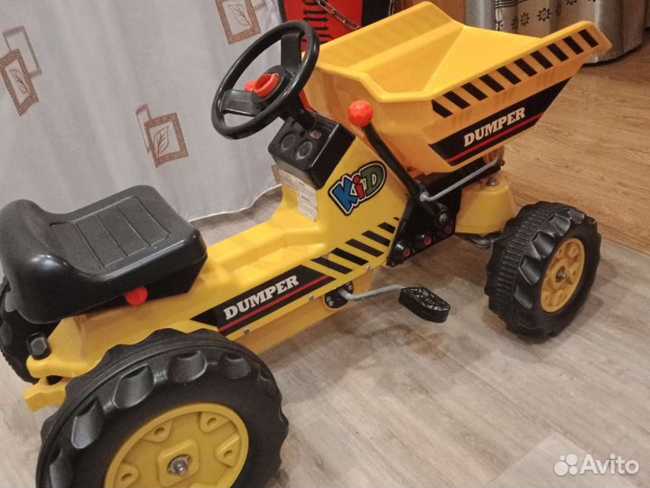Детская машина погрузчик на педалях