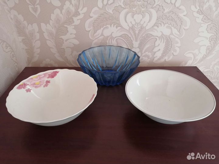 Салатники, миски, тарелки. Столовая посуда