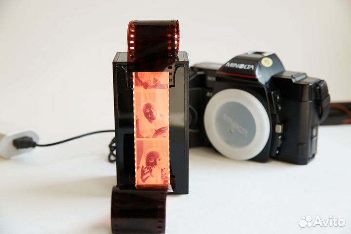 Устройство для оцифровки узкой пленки (135)