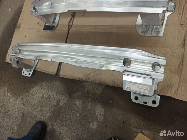 Audi Q7 4M Усилитель бампера заднего