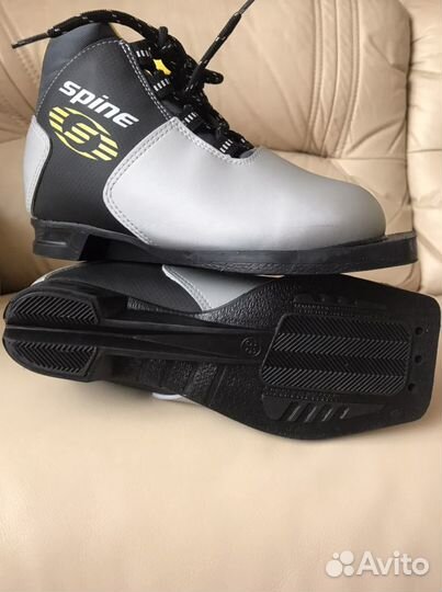 Лыжные ботинки