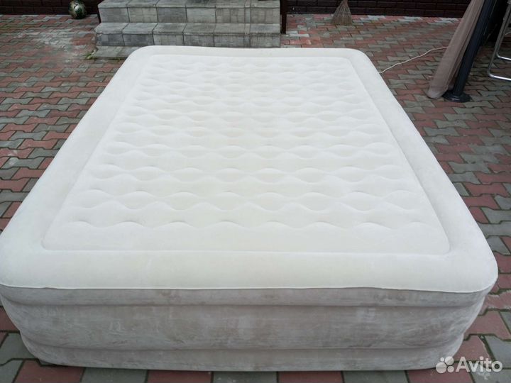 Надувной матрас с насосом
