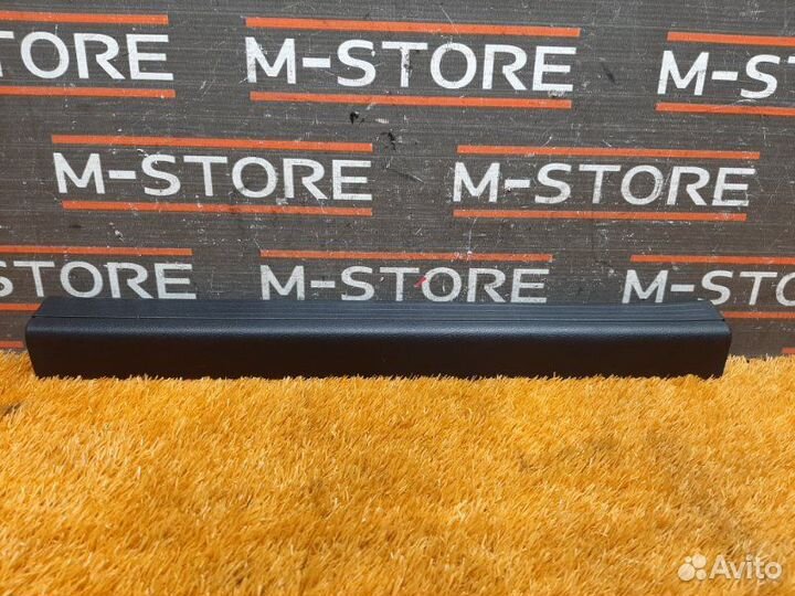 Накладка на порог салона передняя левая