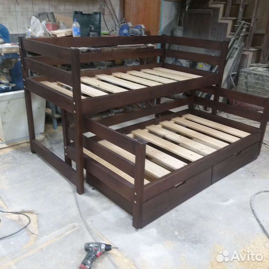 Двухъярусная кровать