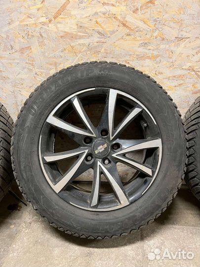 Goodyear Ultragrip Ice Arctic 215/65 R16