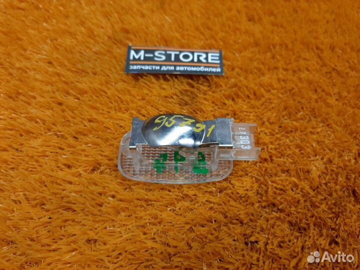 Плафон освещения задний Mercedes-Benz C-Class W203