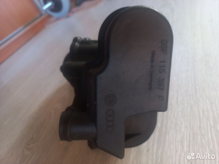 Корпус масляного фильтра audi А4 b7 2.0 tfsi