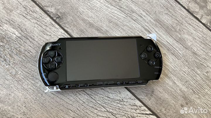 PSP 3000 + 900 игр состояние новой