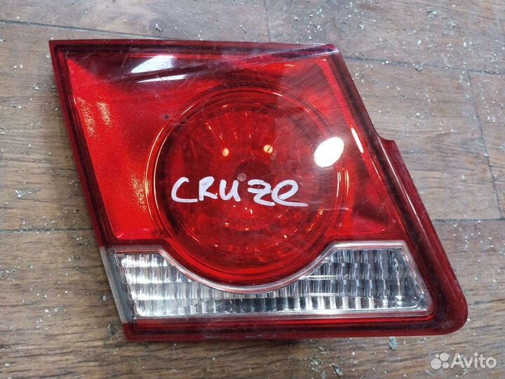 Фонарь задний внутренний левый Chevrolet Cruze