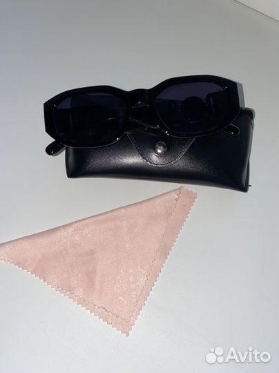 Солнцезащитные очки версаче