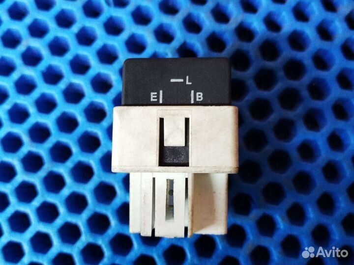 Реле поворотов Mitsubishi carisma volvo s40