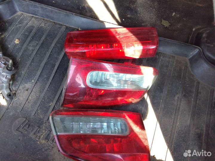 Задние фонари Нисан Вингроуд