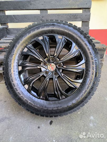 Зимние шины с дисками 225/65 R17 на honda CR-V