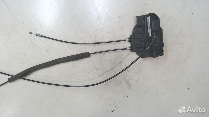 Замок двери Nissan Armada, 2010