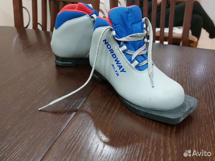 Лыжные ботинки