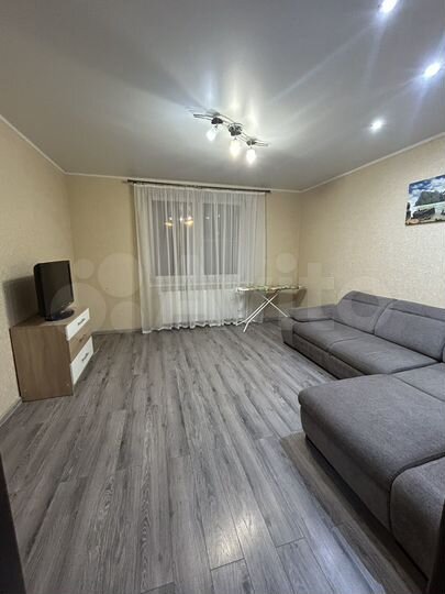 2-к. квартира, 57 м², 2/8 эт.