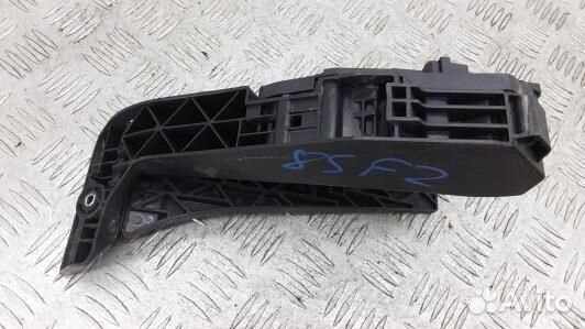 Педаль газа hyundai genesis (85F02NW01)