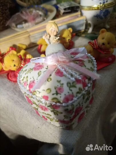 Шкатулочки, фигурки, веера