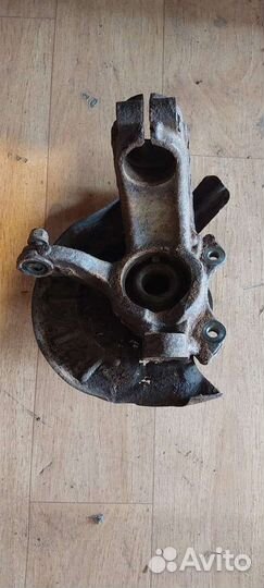 Кулак поворотный левый Skoda Rapid