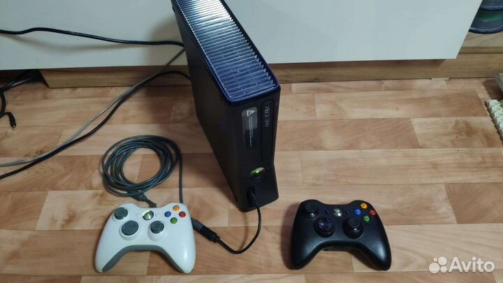 Xbox 360 Slim 250Gb, 1 геймпад+30 игр