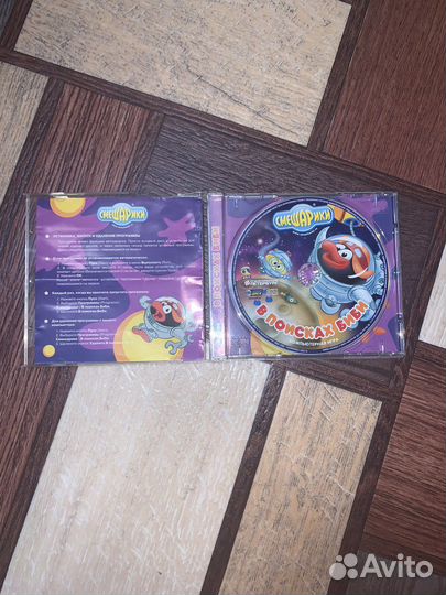 CD диски с музыкой и играми