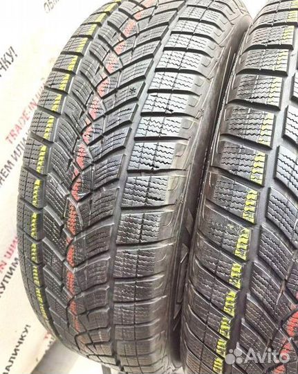 Goodyear UltraGrip Performance 235/60 R18 107H