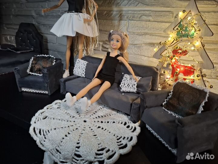 Два кресла для маленьких куколок