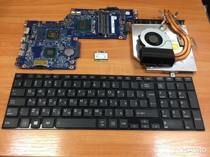 Ноутбук Toshiba Satellite L850-DFS по запчастям