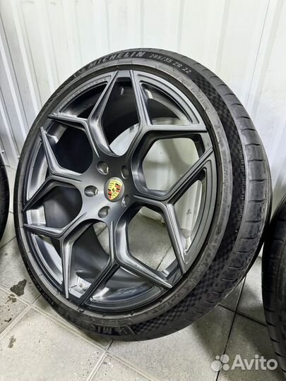 Michelin Pilot Sport 4 S 285/35 R22 и 315/30 R22 107Y