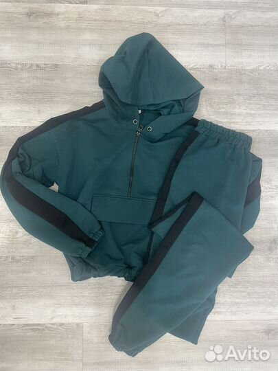 Спортивный костюм женский