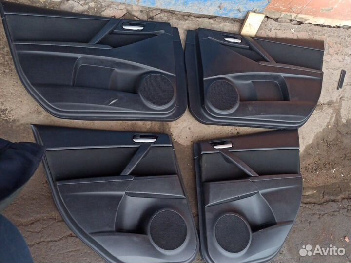 Обшивка двери mazda 3 BL седан