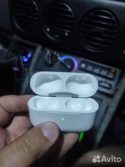 Кейс AirPods