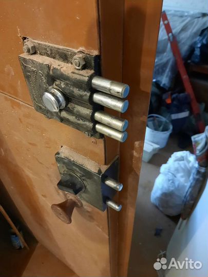 Дверь входная металлическая