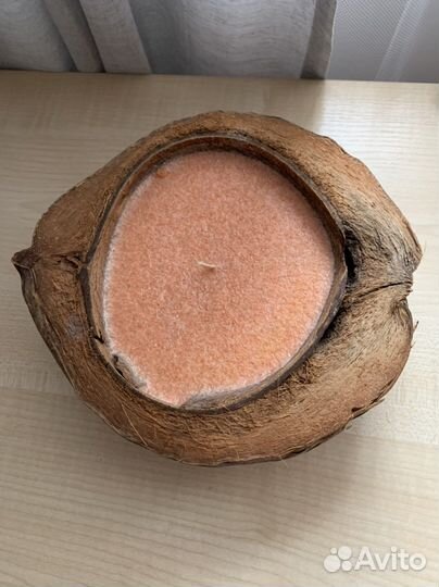 Свеча интерьерная в кокосе