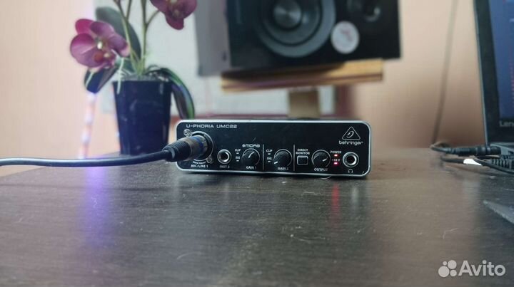 Внешняя звуковая карта behringer u-phoria umc 22