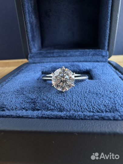 Новое кольцо с бриллиантом 1.04 карата