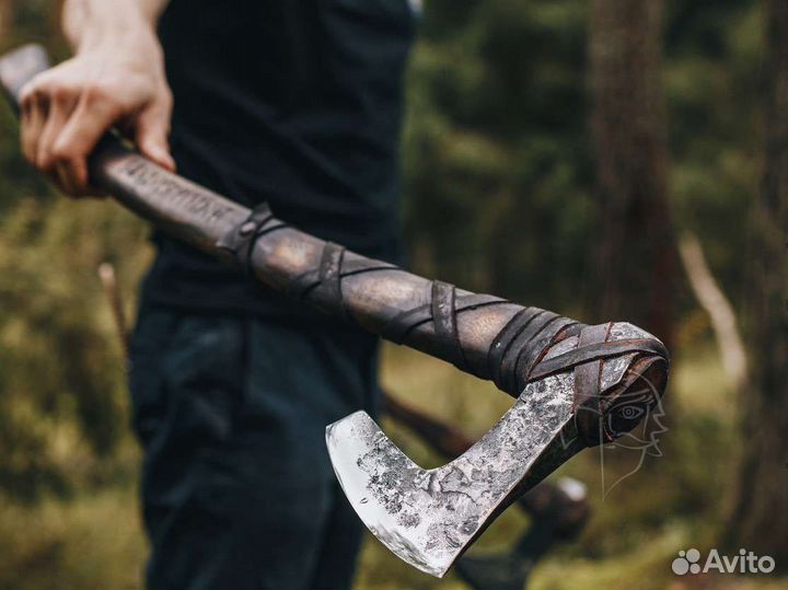 Кованый топор исторический скандинав